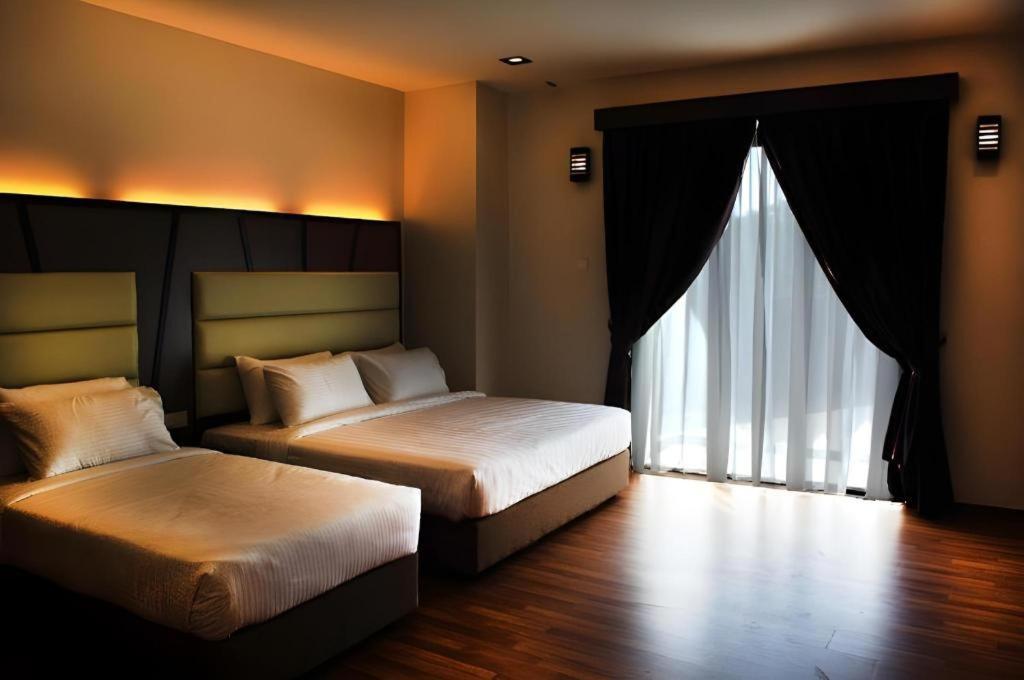 Hotel Grand Baron Taiping Esterno foto