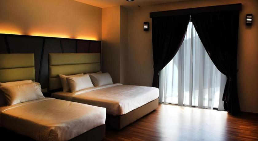 Hotel Grand Baron Taiping Esterno foto