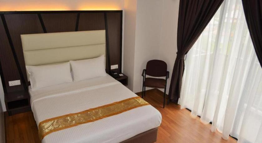 Hotel Grand Baron Taiping Esterno foto